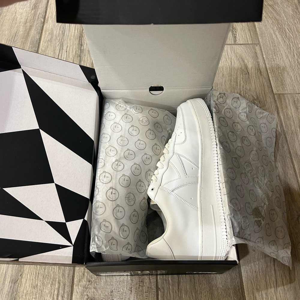 Yums sugar white shoes